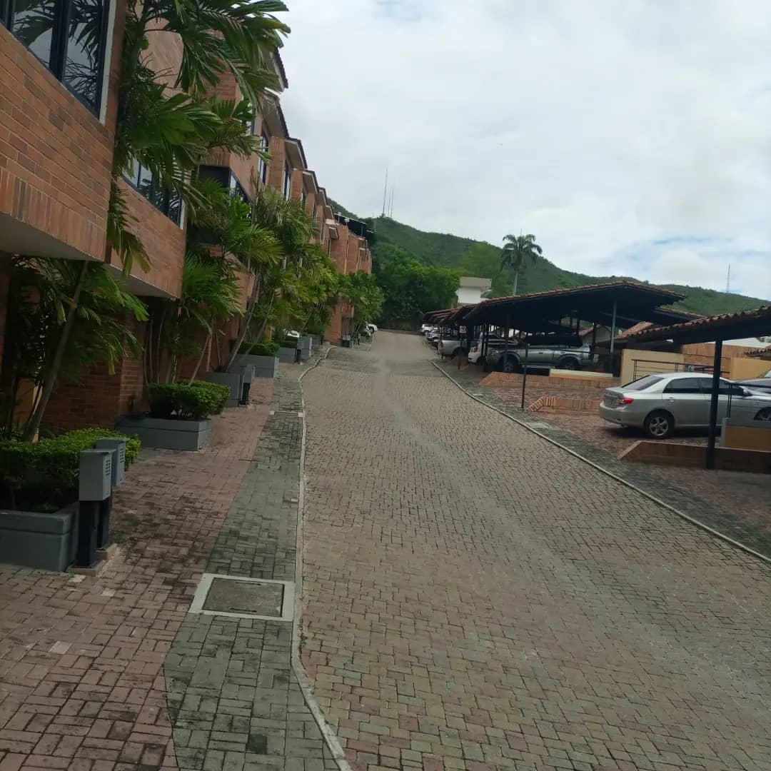 Res. Lomas Alto. Urb. Lomas Del Este Valencia